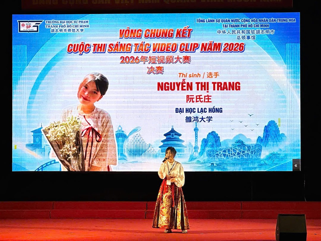 Thí sinh Nguyễn Thị Trang thể hiện phần thi của mình